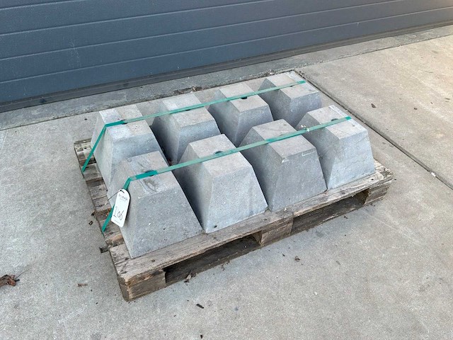 Hardsteen sokkel piramide 26x33cm (8x) - afbeelding 4 van  4