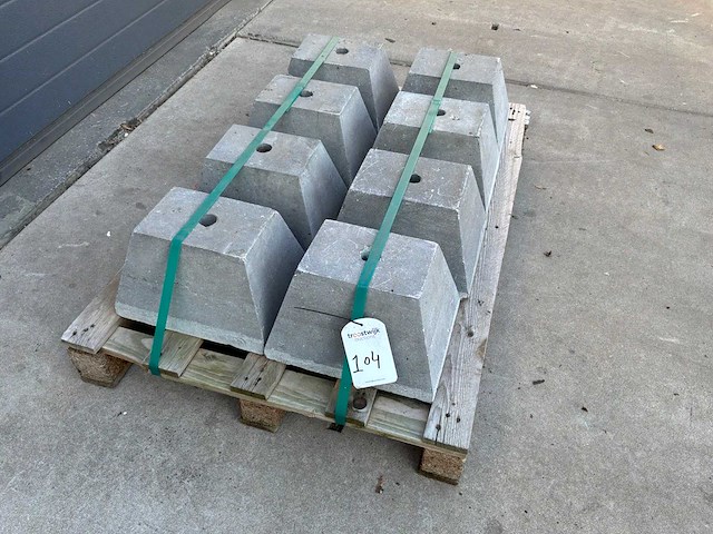 Hardsteen sokkel piramide 33x26cm (8x) - afbeelding 2 van  3