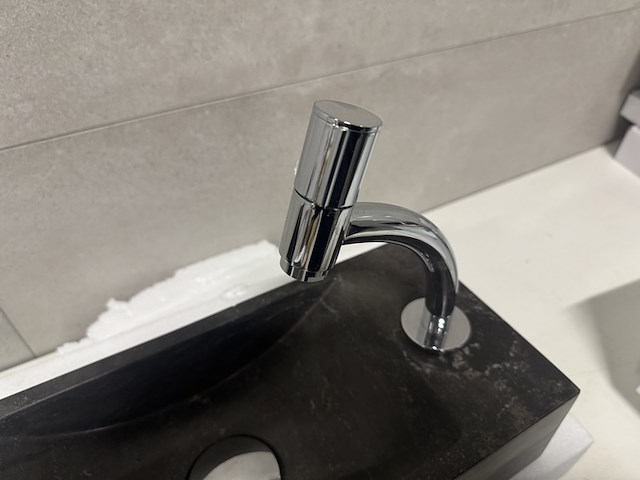 Hardstenen fontein 36x18x9 cm + kraan wb, antraciet - afbeelding 2 van  4