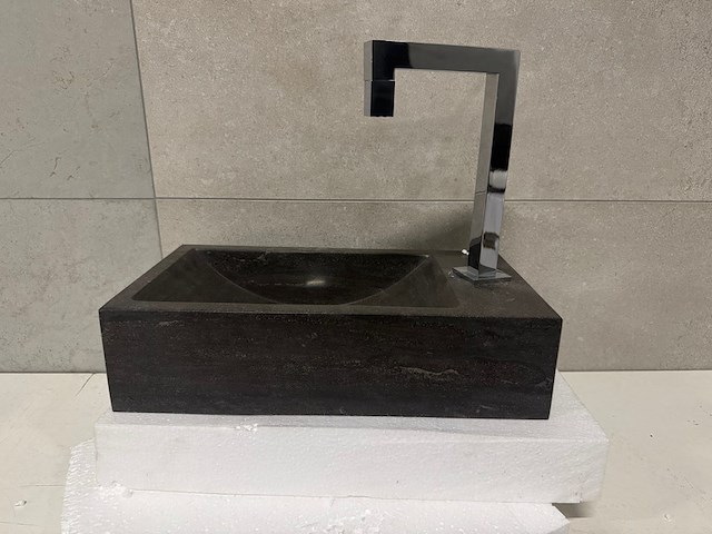 Hardstenen fontein 40x22,3x10 cm + kraan wb - afbeelding 1 van  4