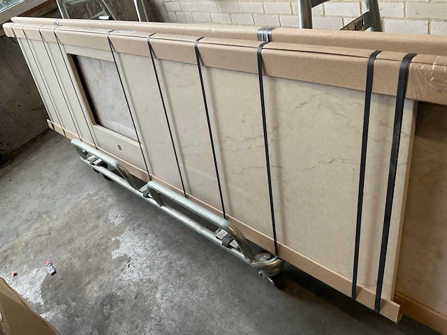 Hardstenen keukenwerkblad 221x65 cm - afbeelding 1 van  3