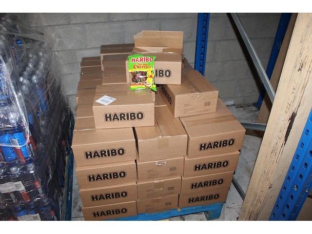 Haribo happy cherry's op pallet. 62 dozen met 10 zakjes. tht 12-24. - afbeelding 1 van  2