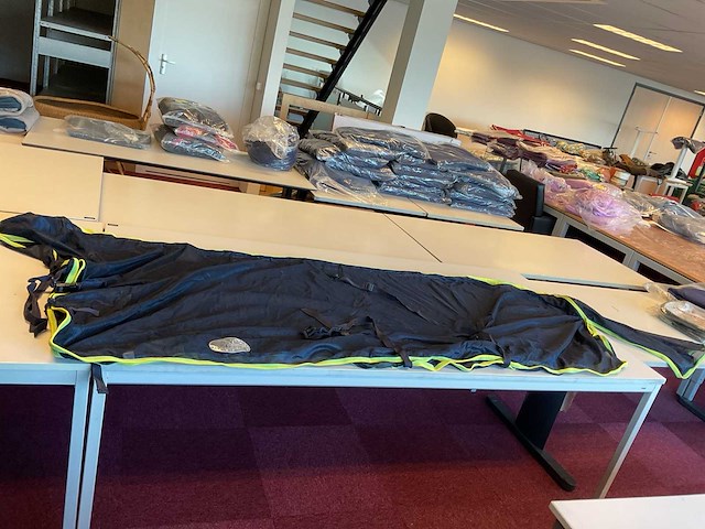 Harry’s horse vliegendek - afbeelding 1 van  4