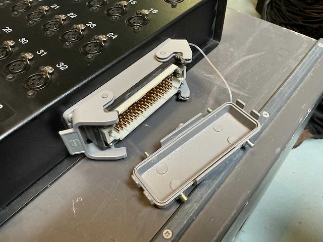 Harting 108 36p stagebox - afbeelding 3 van  3