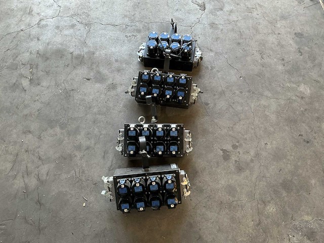 Harting 16 breakout box met klem diverse lichtapparatuur (4x) - afbeelding 1 van  4