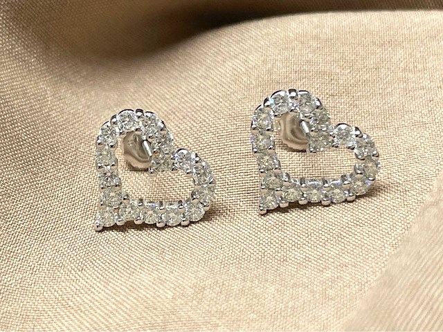 Hartvorm oorbellen van hoge kwaliteit met briljanten - afbeelding 1 van  8