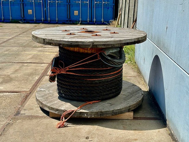 Haspel met 60 meter staalkabel - afbeelding 2 van  2