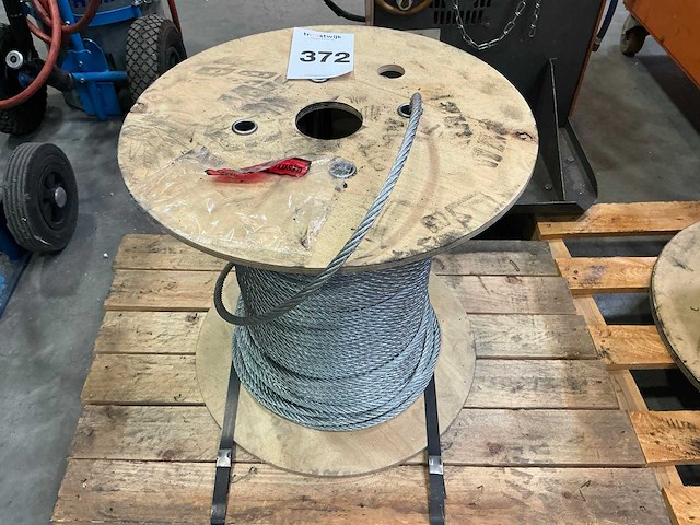 Haspel met staalkabel - afbeelding 1 van  4