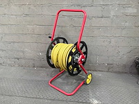 Haspel met tuinslang - afbeelding 3 van  5