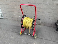 Haspel met tuinslang - afbeelding 4 van  5