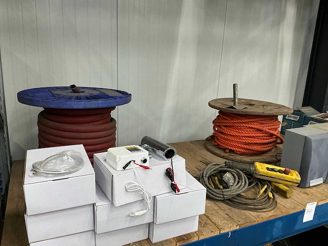 Haspels en divers - afbeelding 1 van  10