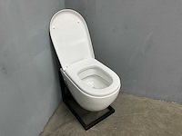 Hatria - wandcloset met toiletzitting en bedieningsplaat - afbeelding 4 van  7