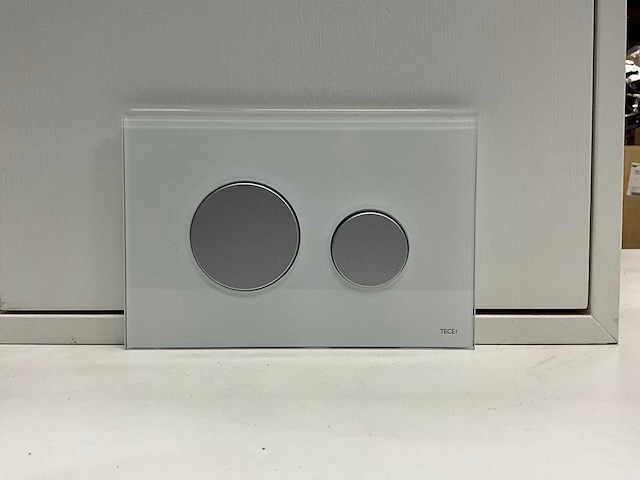 Hatria - wandcloset met toiletzitting en bedieningsplaat - afbeelding 6 van  7