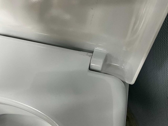 Hatria - wandcloset met toiletzitting en bedieningsplaat - afbeelding 7 van  7