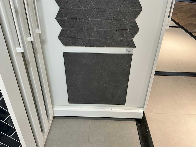 Hauff - tegeldisplay met schuifpanelen - afbeelding 17 van  19