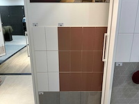 Hauff - tegeldisplay met schuifpanelen - afbeelding 18 van  19