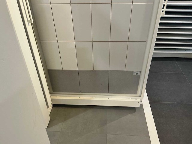 Hauff - tegeldisplay met schuifpanelen - afbeelding 8 van  22