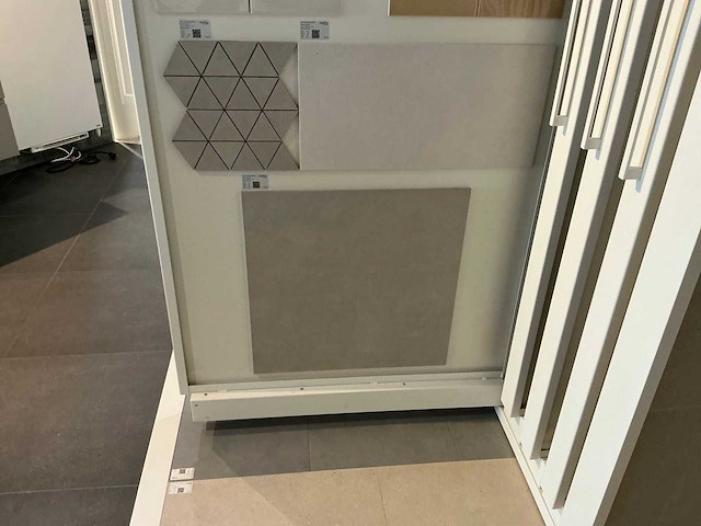Hauff - tegeldisplay met schuifpanelen - afbeelding 11 van  22