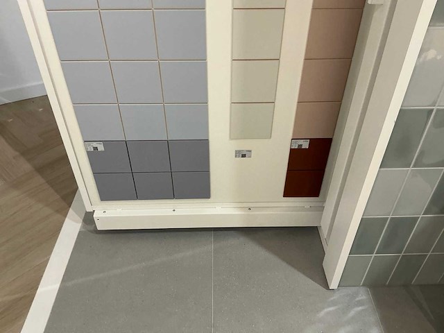 Hauff - tegeldisplay met schuifpanelen - afbeelding 2 van  23