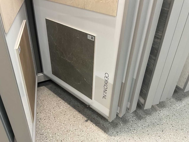 Hauff - tegeldisplay met schuifpanelen - afbeelding 5 van  36