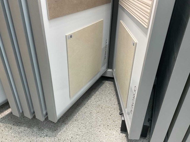 Hauff - tegeldisplay met schuifpanelen - afbeelding 14 van  36