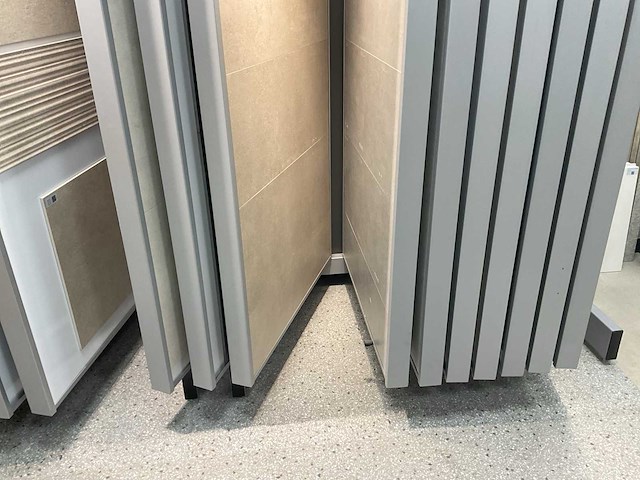 Hauff - tegeldisplay met schuifpanelen - afbeelding 22 van  36