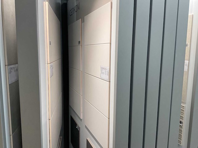 Hauff - tegeldisplay met schuifpanelen - afbeelding 33 van  36
