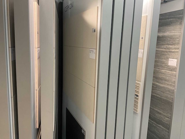 Hauff - tegeldisplay met schuifpanelen - afbeelding 35 van  36