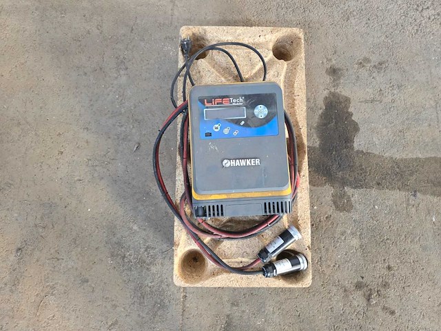Hawker - life tech modular - acculader 24v 72a - afbeelding 1 van  8