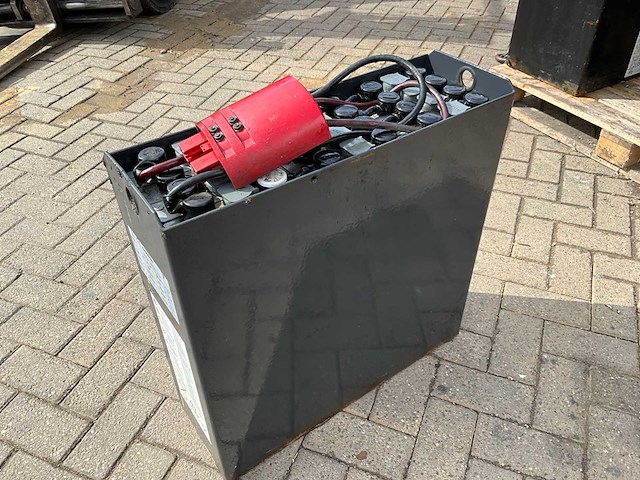 Hawker 24v 2 pzs 250 tractie batterij - afbeelding 1 van  4