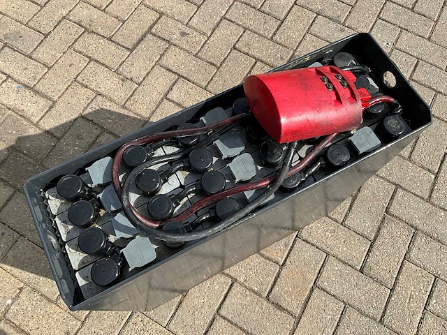Hawker 24v 2 pzs 250 tractie batterij - afbeelding 3 van  4