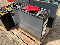Hawker 24v 2 pzs 250 tractie batterij - afbeelding 1 van  4