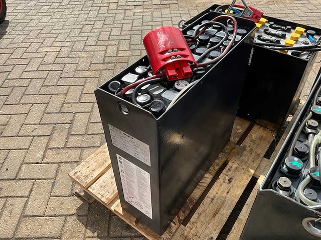 Hawker 24v 2 pzs 250 tractie batterij - afbeelding 2 van  4