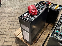 Hawker 24v 2 pzs 250 tractie batterij - afbeelding 2 van  4