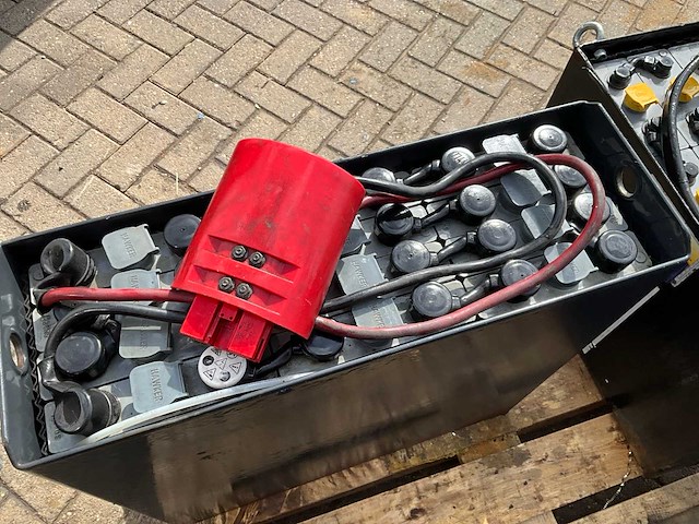 Hawker 24v 2 pzs 250 tractie batterij - afbeelding 3 van  4