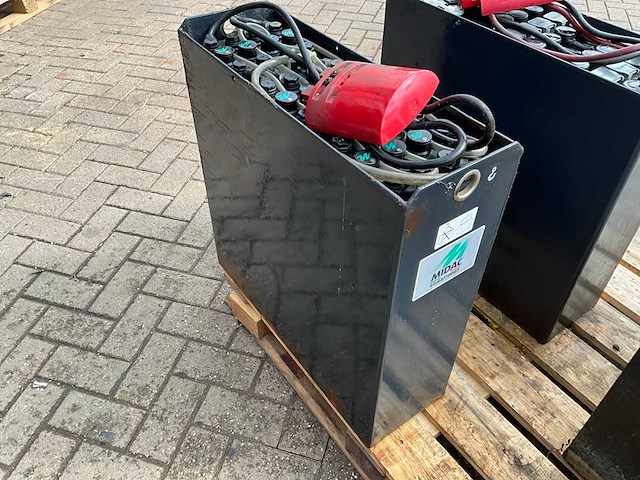 Hawker 24v 2 pzs 250 tractie batterij - afbeelding 1 van  5