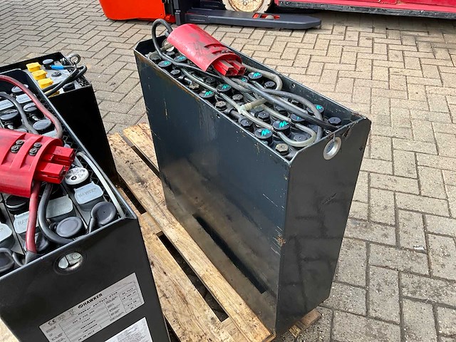 Hawker 24v 2 pzs 250 tractie batterij - afbeelding 3 van  5