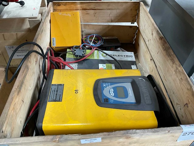 Hawker / celectric / atlet lader (4x) - afbeelding 1 van  2