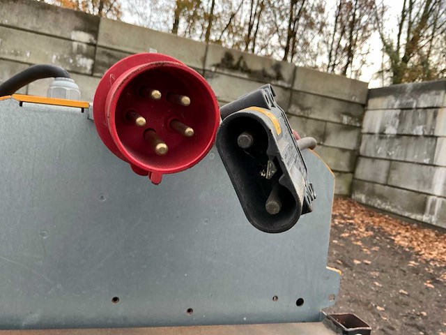 Hawker life is acculader - afbeelding 2 van  11