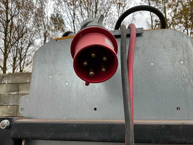 Hawker life is acculader - afbeelding 11 van  11