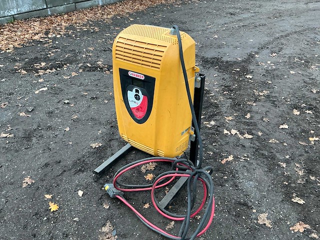 Hawker life is acculader - afbeelding 1 van  7