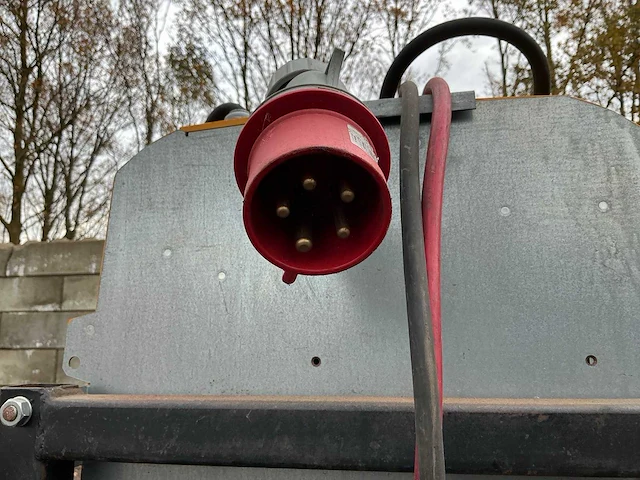 Hawker life is acculader - afbeelding 11 van  11