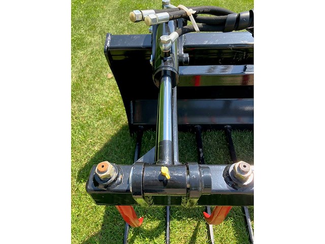 Hb mestvork met hydraulische bovenklem - afbeelding 7 van  8