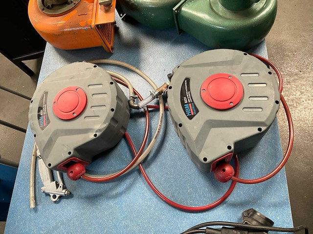 Hbm 12 mtr luchtslanghaspel (2x) - afbeelding 1 van  3