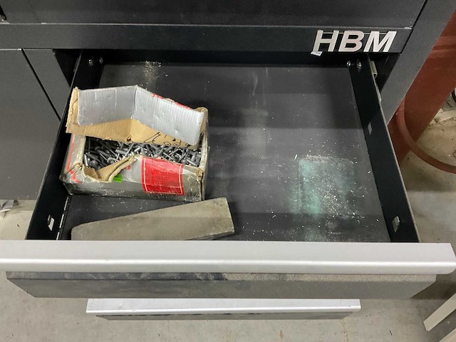 Hbm werkbank met bankschroef en slijpmachine - afbeelding 3 van  13