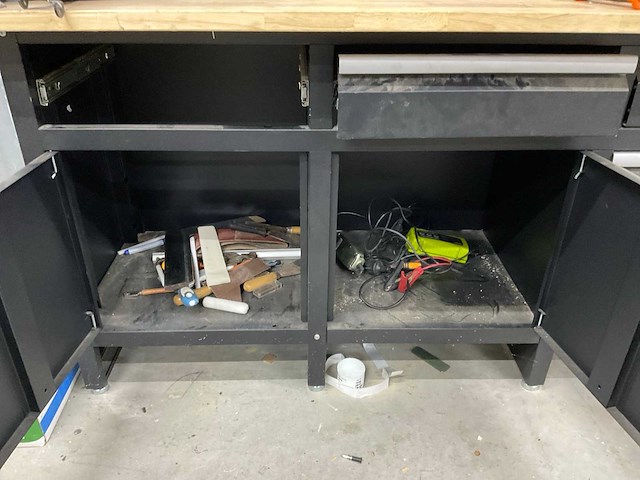 Hbm werkbank met bankschroef en slijpmachine - afbeelding 5 van  13