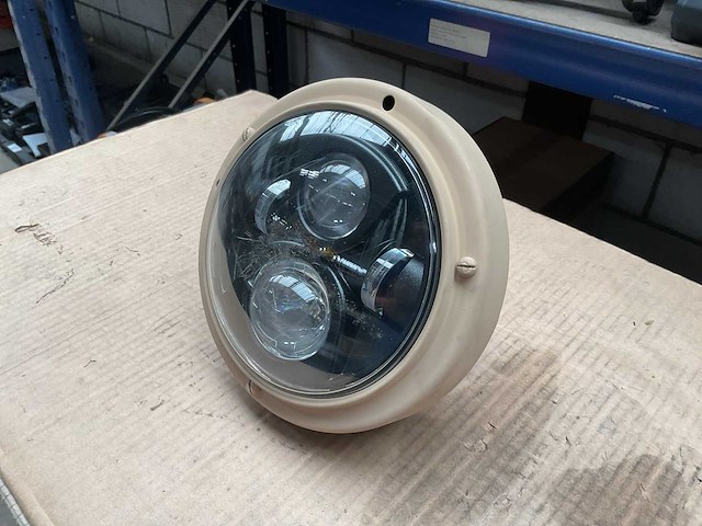 Headlight - afbeelding 1 van  4