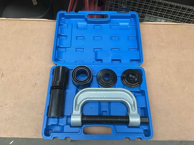 Heavy duty ball joint press remover/installer - afbeelding 1 van  3