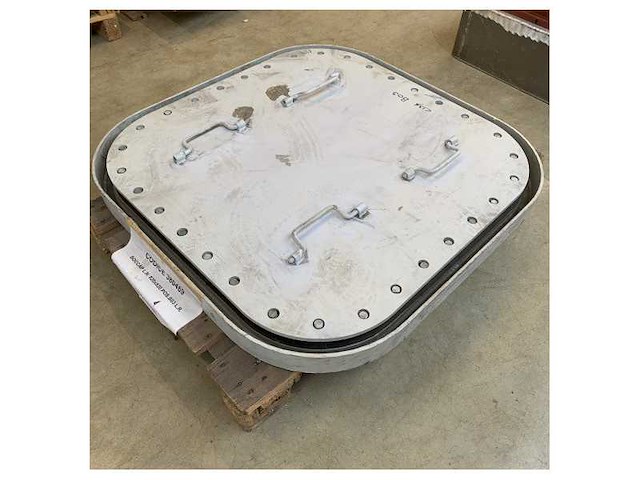 Heavy-duty marine hatch cover 820x820mm corrosion-resistant metal watertight access panel for boats and ships - afbeelding 1 van  3