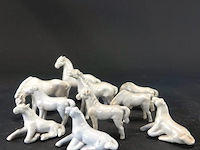 Hebbie ze weer, nog een kudde porseleinen paarden - afbeelding 2 van  5